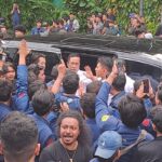 Menteri Hukum Dipaksa Keluar dari Mobil oleh Massa Demo RUU TNI