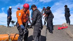 Pendaki Asal Brasil Tewas di Jurang Rinjani Kedalaman 600 Meter